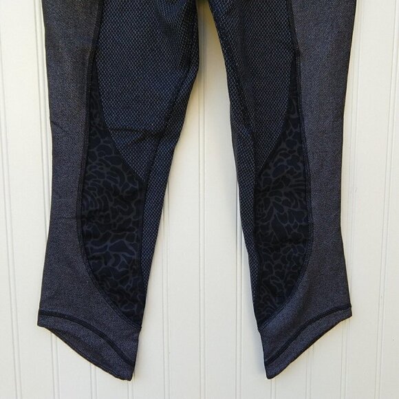 Lululemon Run Around (?) Crop Leggings Size 8 Gray Black Mixed Media Print - Picture 7 of 9